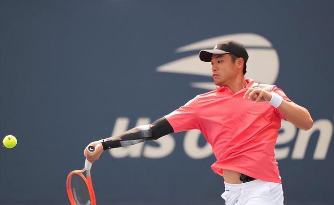 侧翼插眼与 侧翼插眼与